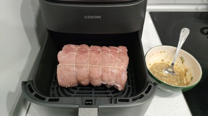 PcComponentes rebaja la freidora de aire Cosori con mayor capacidad que  puede incluso cocinar un pollo asado para toda la familia