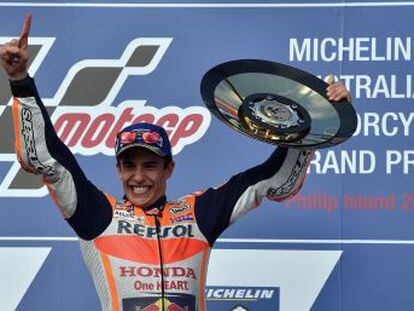 El de Honda se impone en una carrera protagonizada por los múltiples adelantamientos y deja al de Ducati, 13º, a 33 puntos en el Mundial