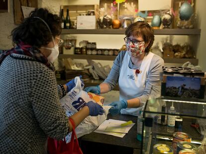La panadería Elias, en Barcelona, punto de recogida de la venta de libros de la librería Bolibloc.