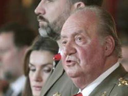 El Rey Juan Carlos durante su discurso en el salón del Trono del Palacio Real, donde ha tenido lugar la ceremonia solemne de la Pascua Militar