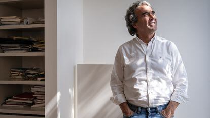 Sergio Fajardo, docente, matemático y político colombiano, en su apartamento en Bogotá, el 28 de febrero de 2023
