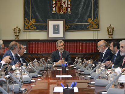 El presidente del Consejo General del Poder Judicial, Carlos Lesmes, preside el pleno del órgano, el 8 de septiembre.