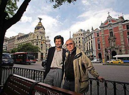 Víctor Erice (izquierda) y Theo Angelopoulos, fotografiados el pasado martes en la puerta del madrileño Círculo de Bellas Artes.