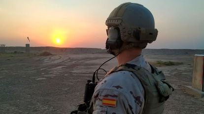 Un soldado español en la base Gran Capitán, en Besmayah (Irak). @emad_md