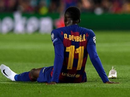 Ousmane Dembélé, tras lesionarse contra el Borussia Dortmund en el Camp Nou.