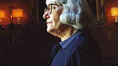 La estadounidense Cynthia Ozick retratada en París en 2005.