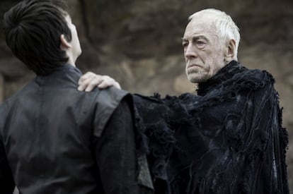 Tras un abandono de una temporada, la trama de Bran ha vuelto con fuerza este año en su camino a convertirse en el nuevo Cuervo de Tres Ojos. El veterano Max Von Sydow ha llenado la pantalla en cada corta aparición suya antes de la muerte de su personaje a manos de los caminantes blancos. Y las visiones de Bran nos han dejado todas las pistas para confirmar que el verdadero padre de Jon podría ser un Targaryen… o no.