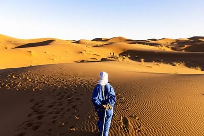 Marruecos es percibido por un país seguro por los turistas que desean escapar de la cultura occidental y son muchos los que lo han elegido tras descartar destinos como Egipto, Túnez o Turquía. En verano, las temperaturas son muy altas por lo que la primavera o el otoño son las mejores épocas para visitarlo.
