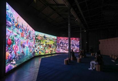 La exposición 'El Jardín de las Delicias', basada en la obra pictórica de El Bosco, de la colección SOLO en la Nave 16 de Matadero.