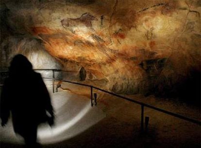 Interior de la reproducción de la cueva de Tito Bustillo de Ribadesella