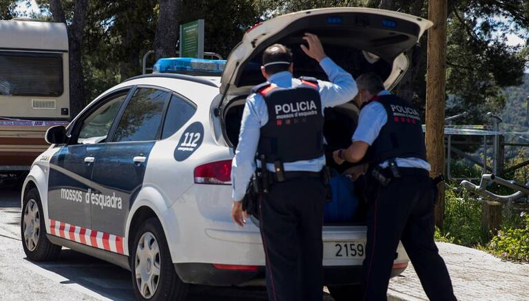 Una patrulla de los Mossos d'Esquadra, durante una operación.