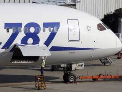 Los 787 entraron en servicio en 2011, ya con tres años de retraso, debido a problemas derivados de su novedoso diseño. EFE/Archivo