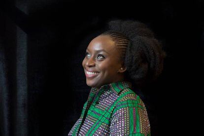 Chimamanda Ngozi Adichie retratada en el Hay Festival de Cartagena.