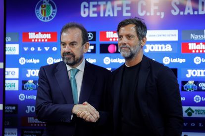 Quique Sánchez Flores (derecha) junto a Ángel Torres durante la presentación del técnico como nuevo entrenador del Getafe.
