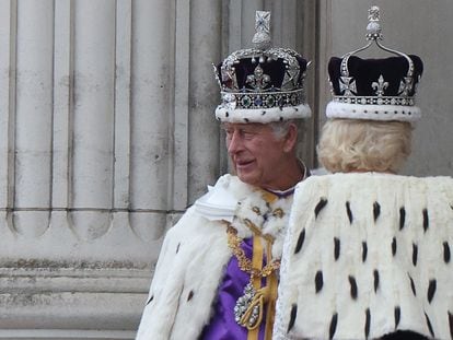 El rey Carlos y la reina consorte Camila, este sábado en Londres, tras la coronación.