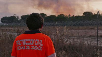 En la tarde del lunes, al incendio declarado en el paraje 'El Corchito' de Bonares, en Huelva, se sumó el de Almonte, que ahora centra los esfuerzos de más de 150 efectivos.