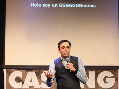 Pedro Llamas, en un momento de 'El cluvb de los tarados', en el Teatro Pequeño Gran Vía.