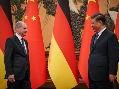 El canciller alemán, Olaf Scholz, y el presidente chino, Xi Jinping, durante la visita del primero a Pekín.