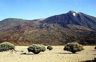 El Teide, la montaña más alta del territorio español (3.718 metros), desde Las Cañadas.