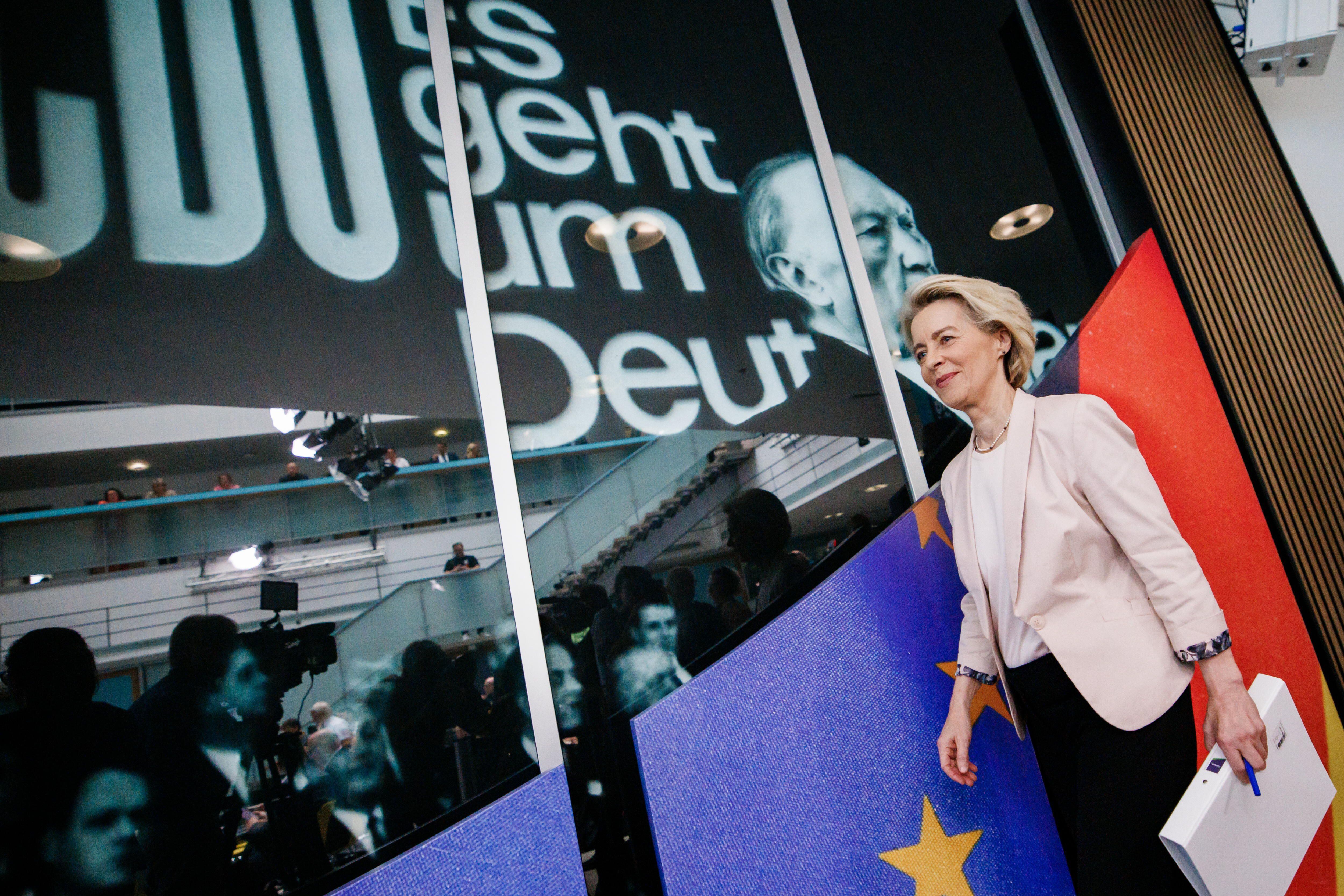 Von der Leyen inicia su campaña decisiva para repetir al frente de la Comisión Europea con guiños a los moderados