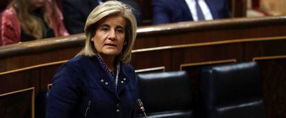 La ministra de Empleo y Seguridad Social, Fátima Báñez, interviene en la sesión de control al Gobierno celebrada este miércoles en el Congreso.