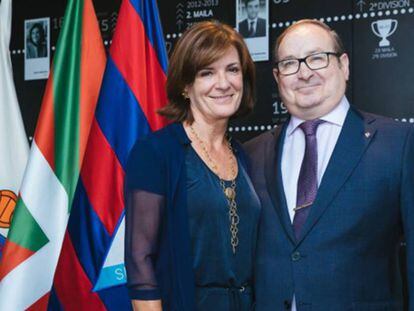 La presidenta del Eibar, Amaia Gorostiza y Juan Luis Mardaras.