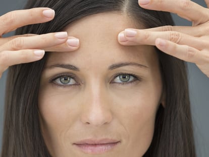 Las arrugas de la frente son muy habituales cuando la piel va perdiendo elasticidad. GETTY IMAGES