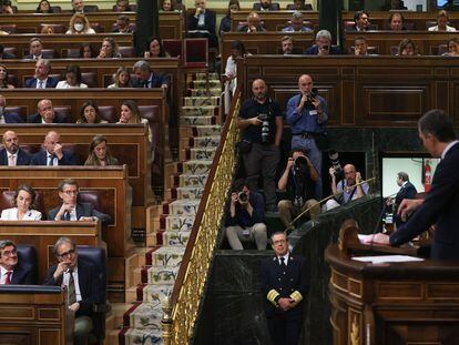 MADRID, 12/07/2022.- El presidente del Gobierno, Pedro Sánchez (d), interviene durante el debate sobre el estado de la nación que comienza este martes en el Congreso. EFE/ Kiko Huesca
