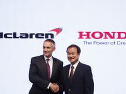 Martin Whitmarsh, consejero delegado de McLaren, y Takanobu Ito, presidente de Honda, en el anuncio del acuerdo.