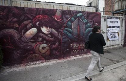 El mural de Beo Hake en la calle San Luis Potosí, 82.