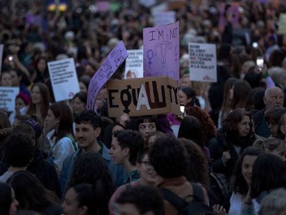 Manifestación feminista del 8-M de 2023, en Barcelona.