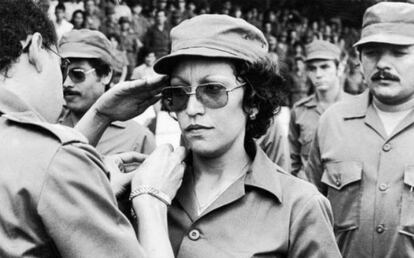 Mónica Baltodano durante sus días en el ejército sandinista.