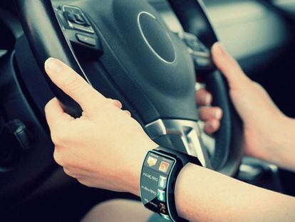 Los smartwatches son más peligrosos que los smartphones al volante ¿los prohibirán?