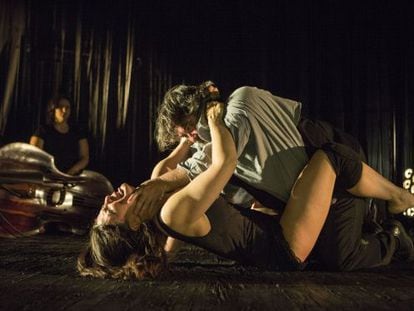 Aitana S&aacute;nchez-Gij&oacute;n y Andr&eacute;s Lima, en una escena de Medea.