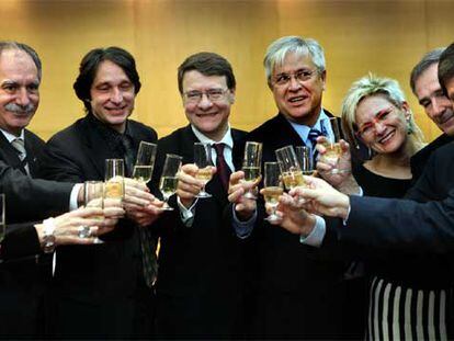 Brindis en el Congreso tras aprobar la Carta de Barcelona