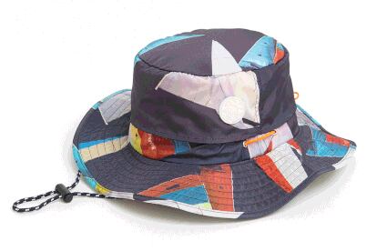Bucket hat con motivos marítimos y cordón ajustable de Bimba y Lola (45 €).