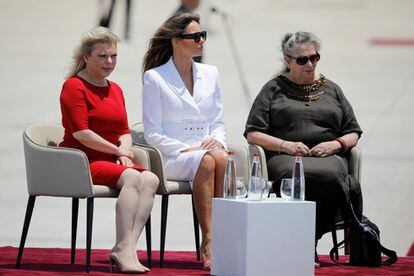 La primera dama de EE UU, Melania Trump, junto a la esposa del Primer Ministro de Israel, Benjamin Netanyahu y Nechama Reuven, la esposa del presidente israelí, Reuven Revlin.