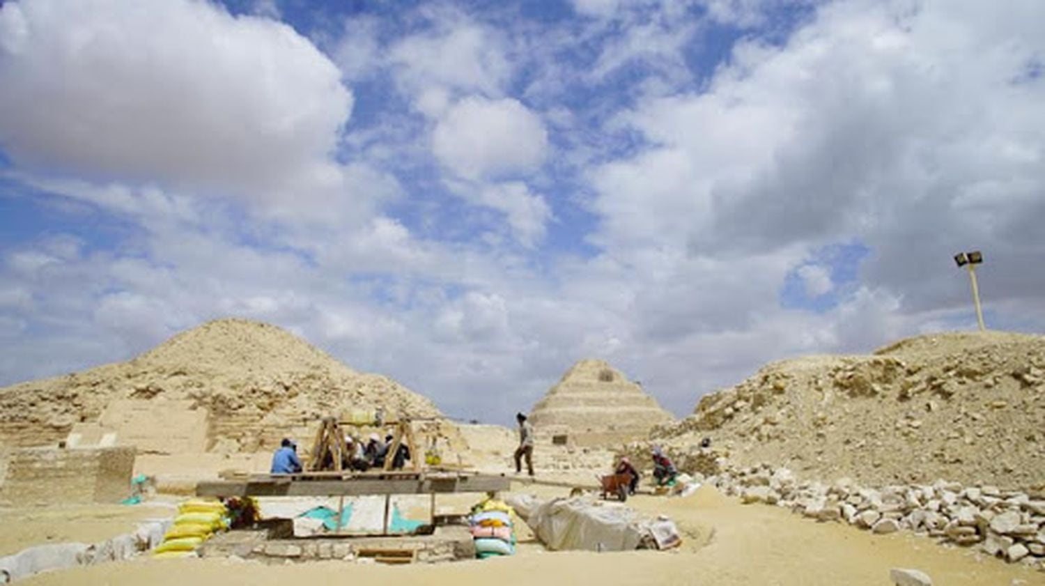 Aspecto del exterior de la excavación en Saqqara.