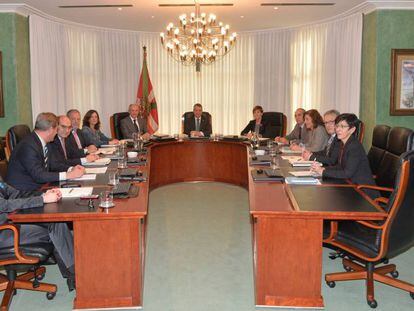 Primera reunión del consejo de Gobierno PNV-PSE presidido por Urkullu.