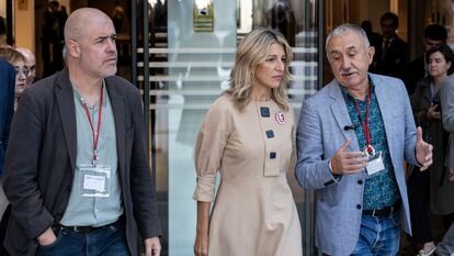 El secretario general de CCOO, Unai Sordo (izquierda); la vicepresidenta segunda y ministra de Trabajo, Yolanda Díaz, y el secretario general de UGT, Pepe Álvarez. Foto: Diego Radamés / Europa Press-