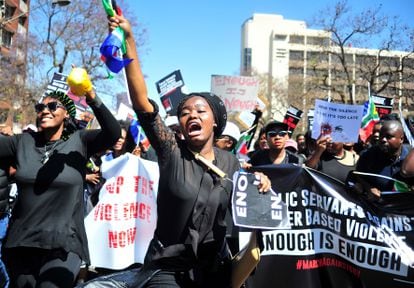Sudáfrica. Manifestación en Pretoria para reclamar a todos los sectores de la sociedad para que trabajen en contra de la violencia de género y el asesinato de mujeres. 