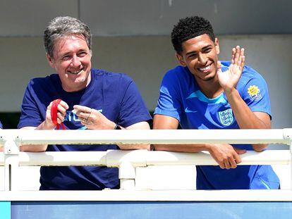 Jude Bellingham (a la derecha) en el entrenamiento de este miércoles de la selección inglesa antes del partido contra Malta.