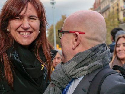 La diputada Laura Borràs (izq.) junto al abogado Gonzalo Boye (der.).