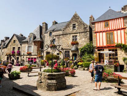 Una de las calles Rochefort-en-Terre, considerado como uno de los pueblos más bonitos de Francia.