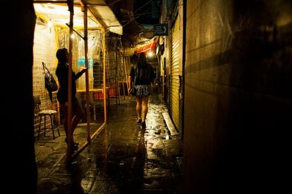 Barrio de la Merced, uno de los barrios tradicionales de prostitución de México D.F. donde trabajan unas 1500 mujeres. Muchas de ellas trabajan de forma libre pero hay un porcentaje importante que es víctima de explotación sexual, sobre todo menores de edad.