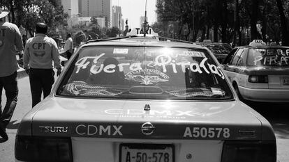 Protesta de taxis en la Ciudad de México.