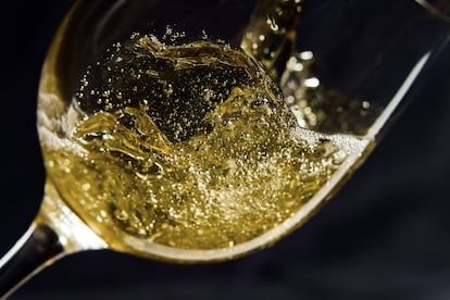 Las burbujas de estos vinos ancestrales son festivas y veraniegas.
