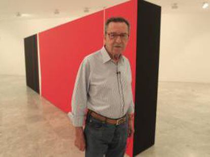 Pepe Soto en su exposici&oacute;n Campos de color en Centro Andaluz de Arte Contempor&aacute;neo, en 2012.