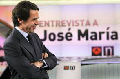 El expresidente del Gobierno José María Aznar, momentos antes de la entrevista que ha concedido esta noche a la cadena de televisión Antena 3.