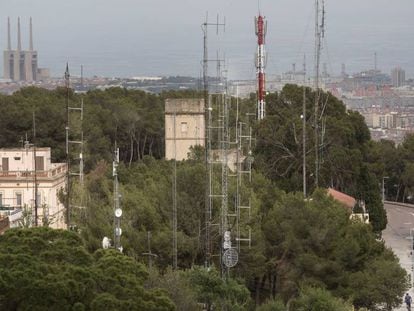 Antenas de emisoras de radio en el barrio del Carmel (Barcelona)